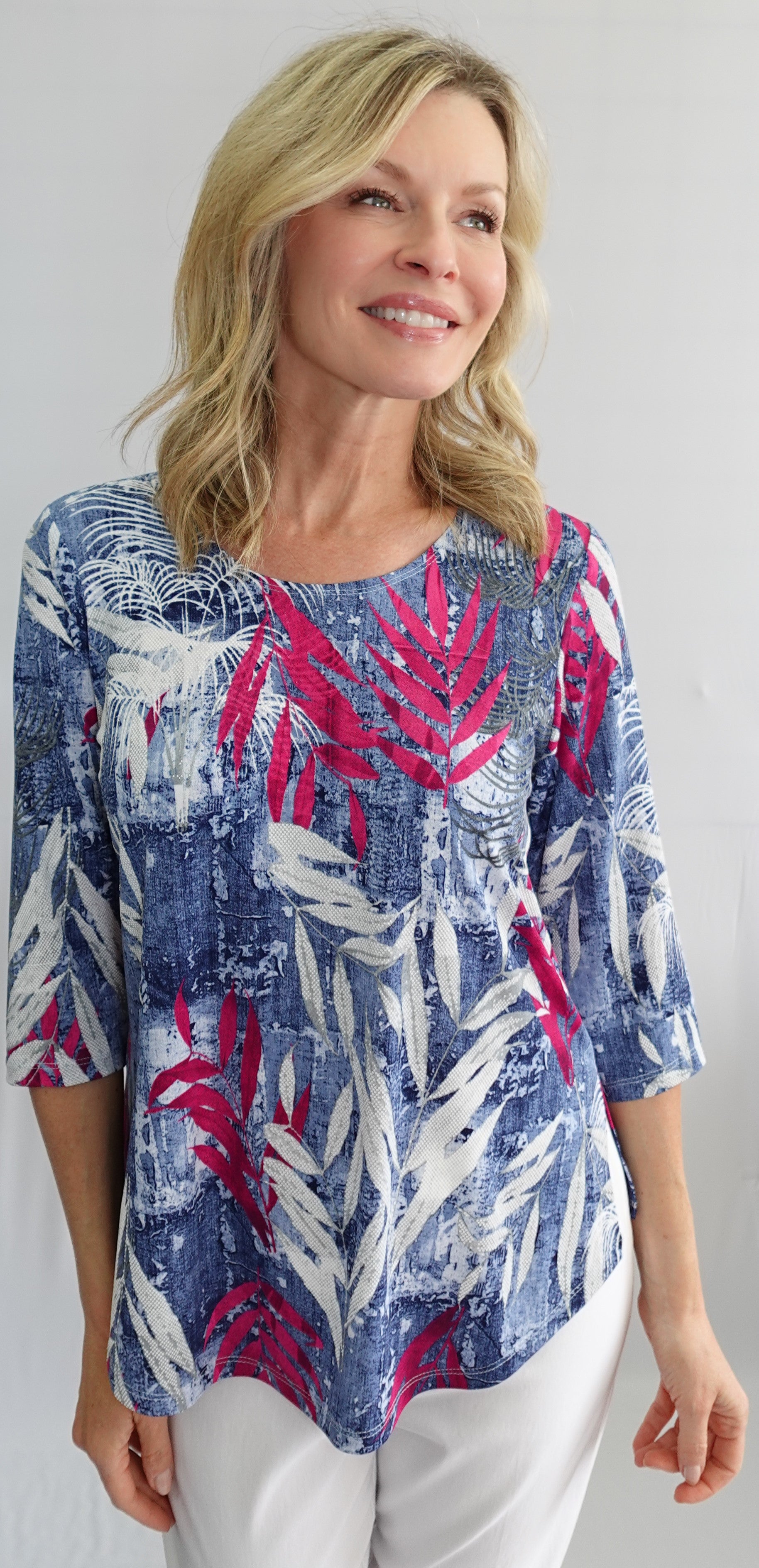 Haut à manches 3/4 avec ourlet arrondi et fentes latérales, par Softworks #202229