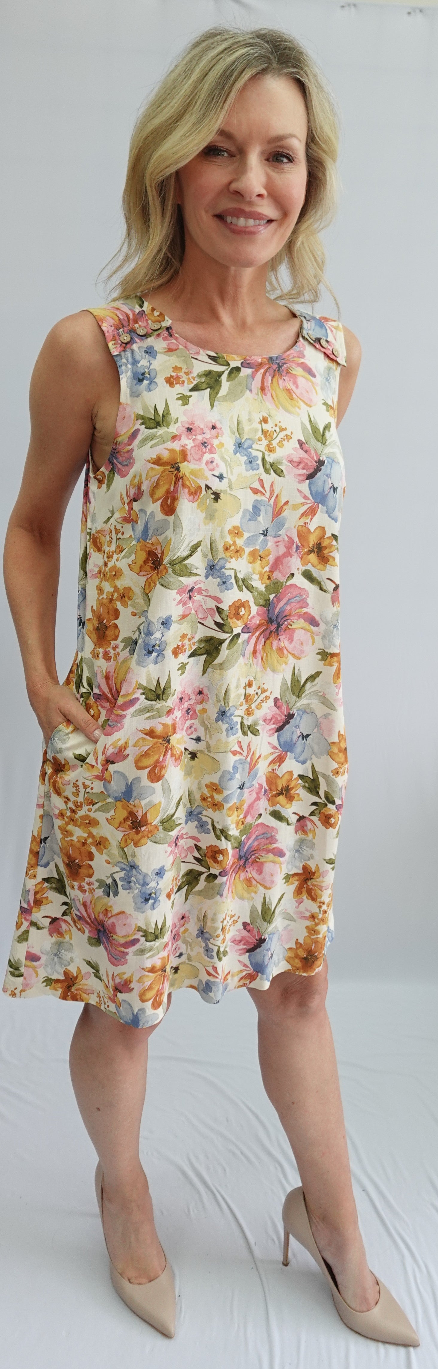 Elegant SoftWorks Dress – Perfect for the Warm Season #207502