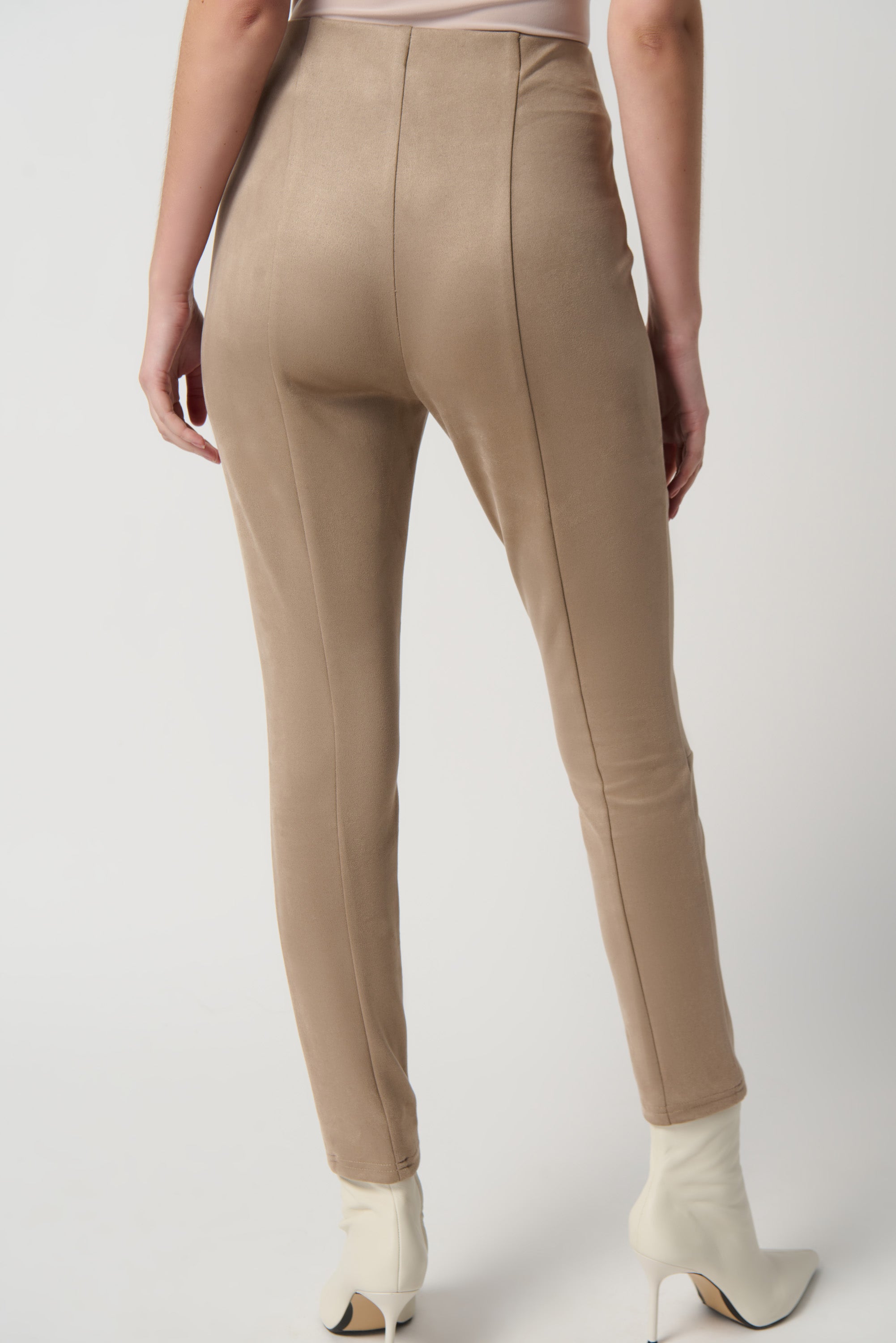 Pantalon style Legging en daim scuba avec découpes au genou de Joseph Ribkoff #234234