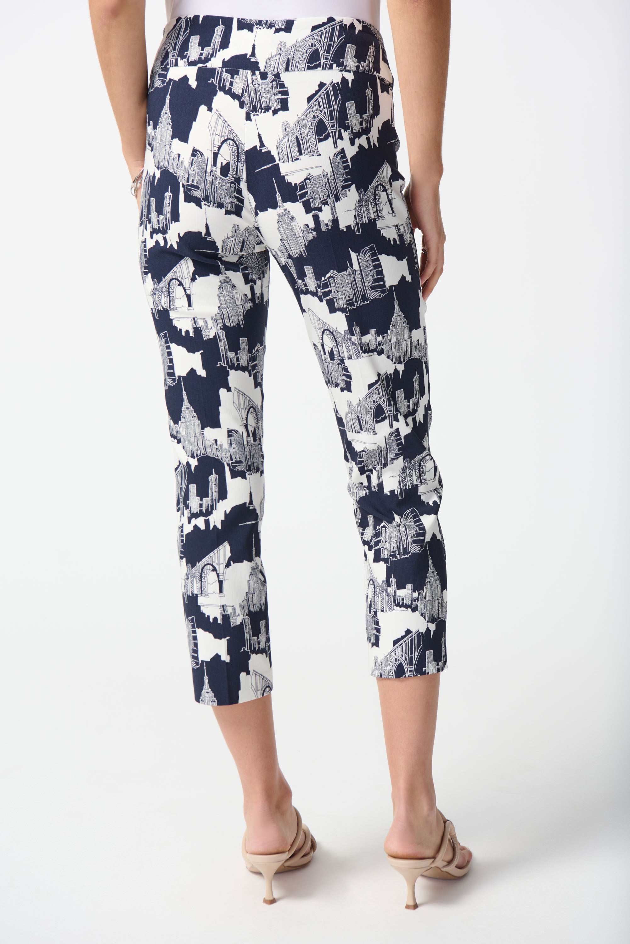 Pantalon court à imprimé de paysage en Millennium Joseph Ribkoff #242212
