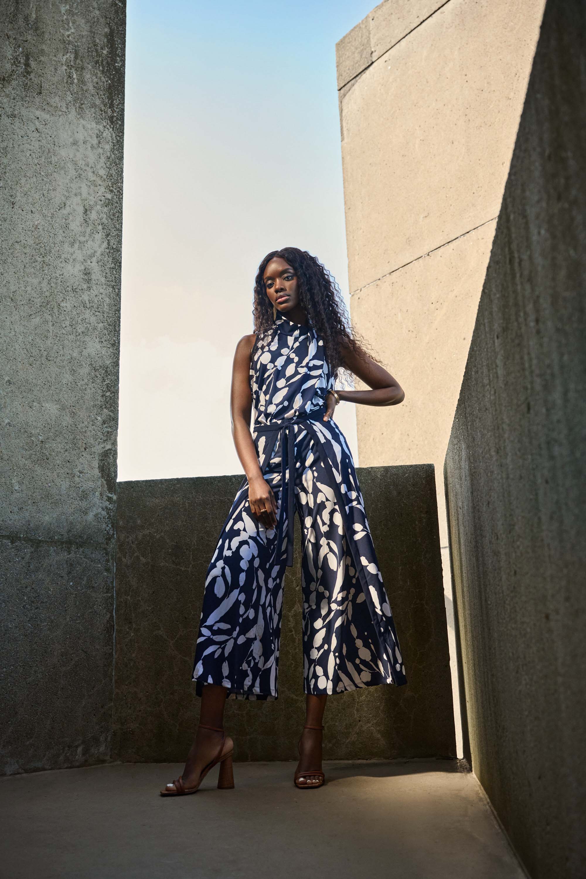 Haut sans manches en tricot soyeux à imprimé abstrait, par Joseph Ribkoff #251251