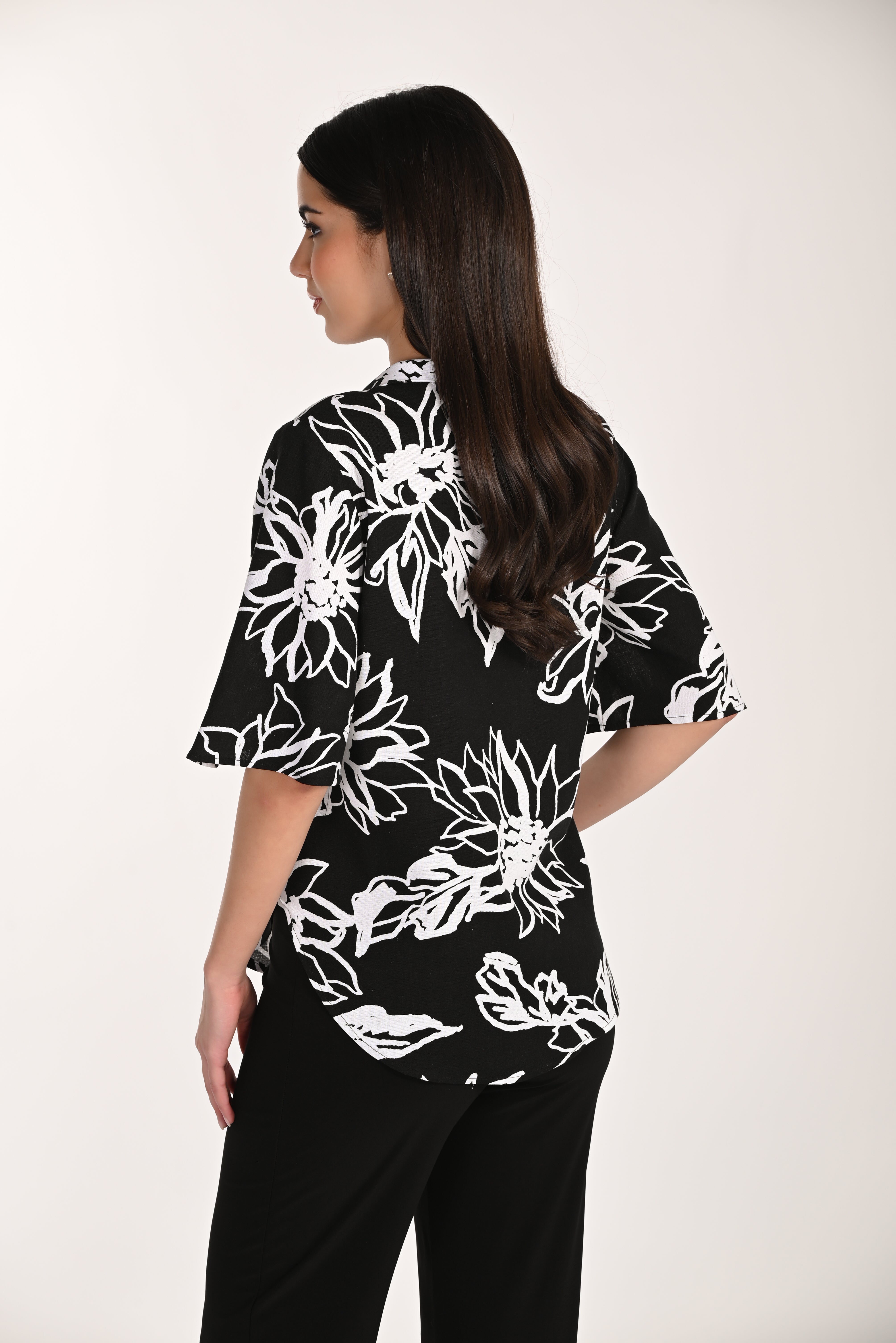 Graphic Radiance β The Frank Lyman Floral Top #266138