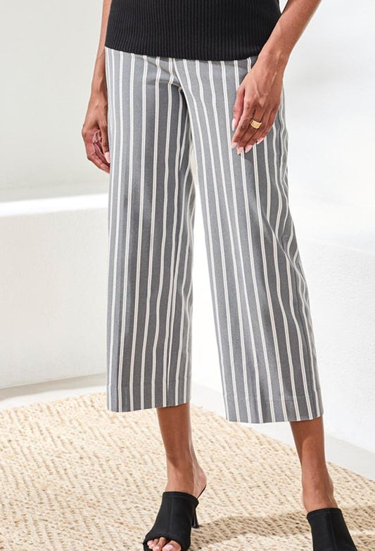 Capri à rayures verticales blanches et taille élastique avec pattes boutonnées – Tribal #3103O-8396