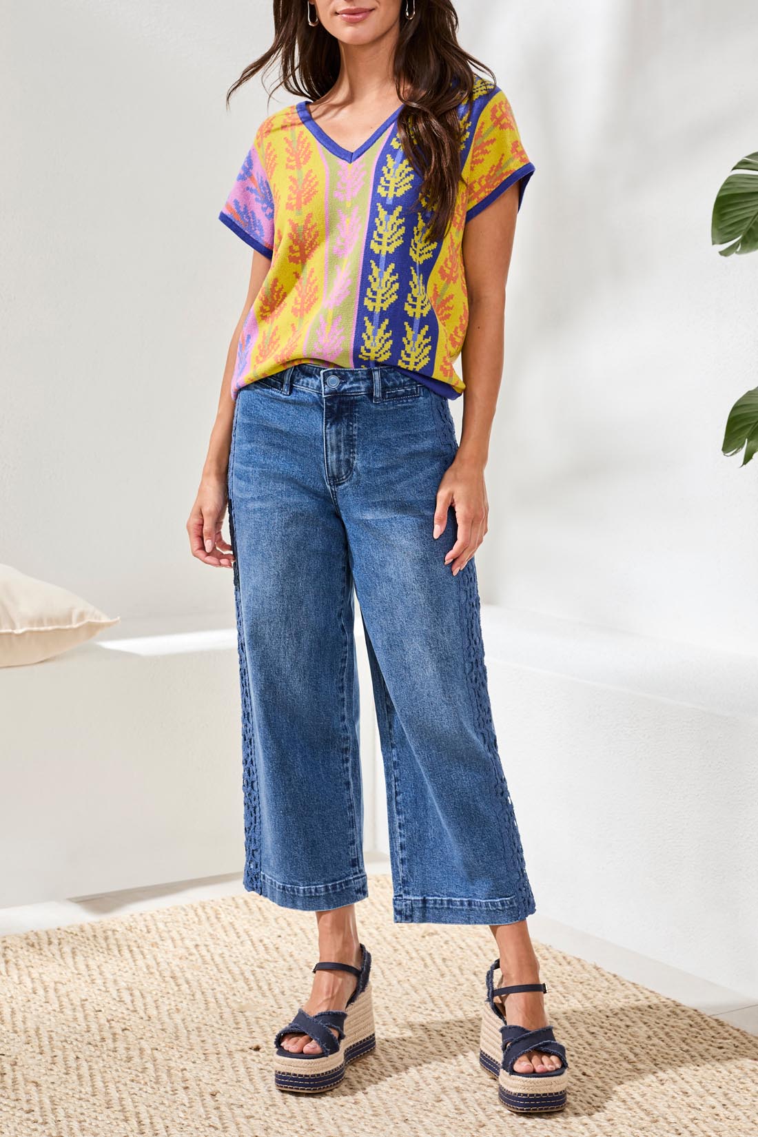 Jean Audrey en denim légèrement délavé avec détails crochet floraux – Tribal #6136O-5445