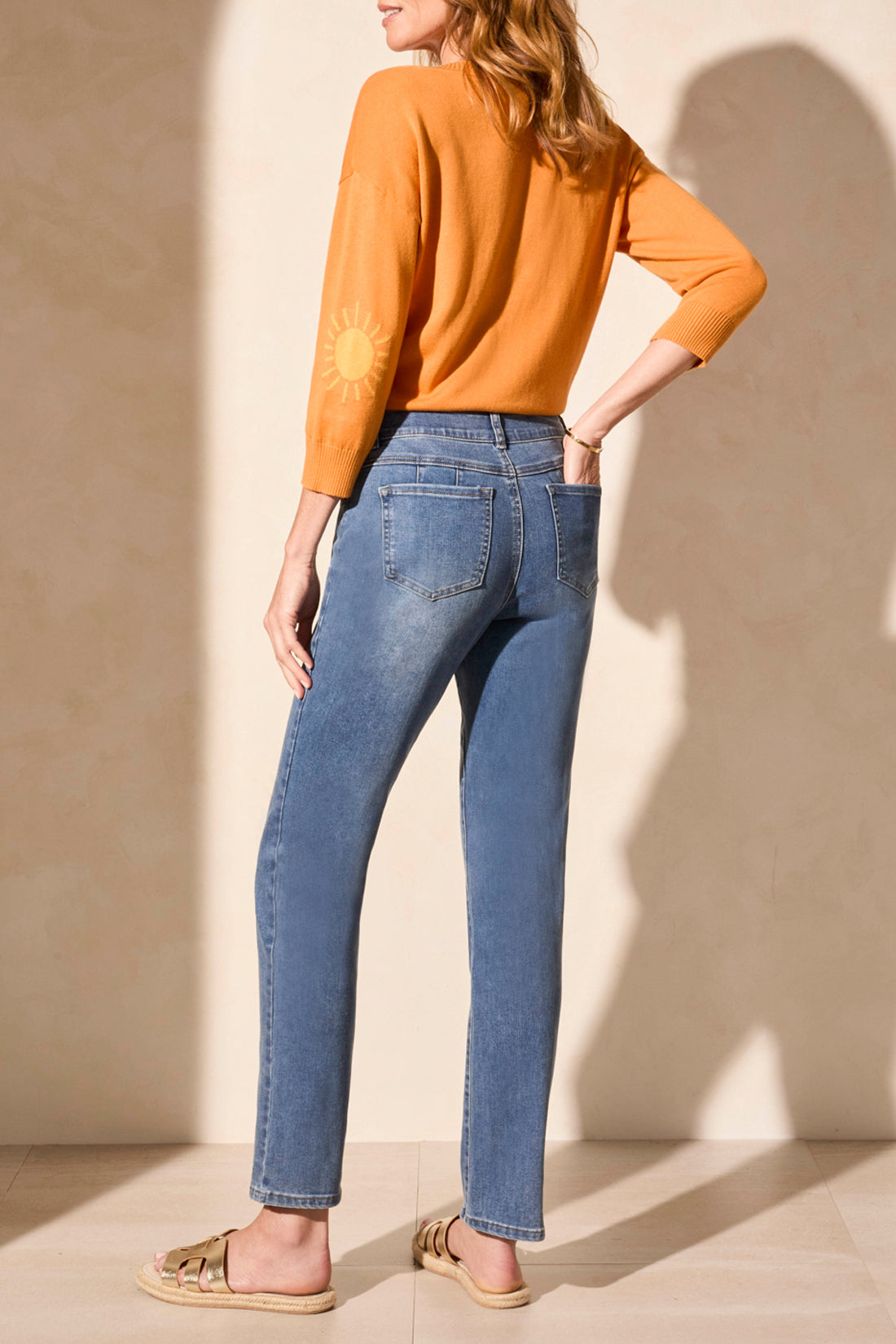 Jeans courbé à jambe droite, par Tribal #7572O-5050