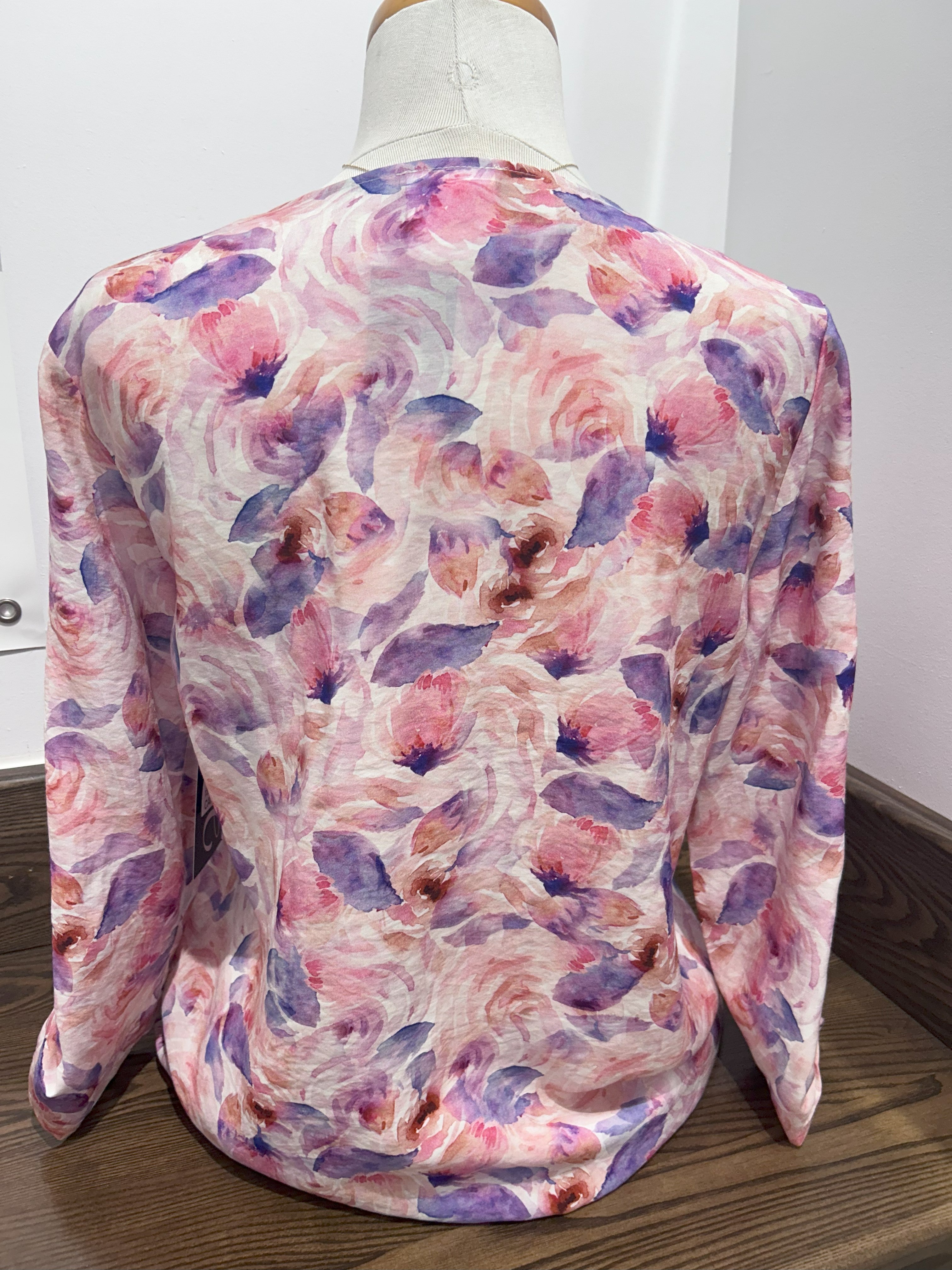 Pink Floral Patterned Sweater, V-Neck and 3/4 Sleeves, by Dévia #S390T