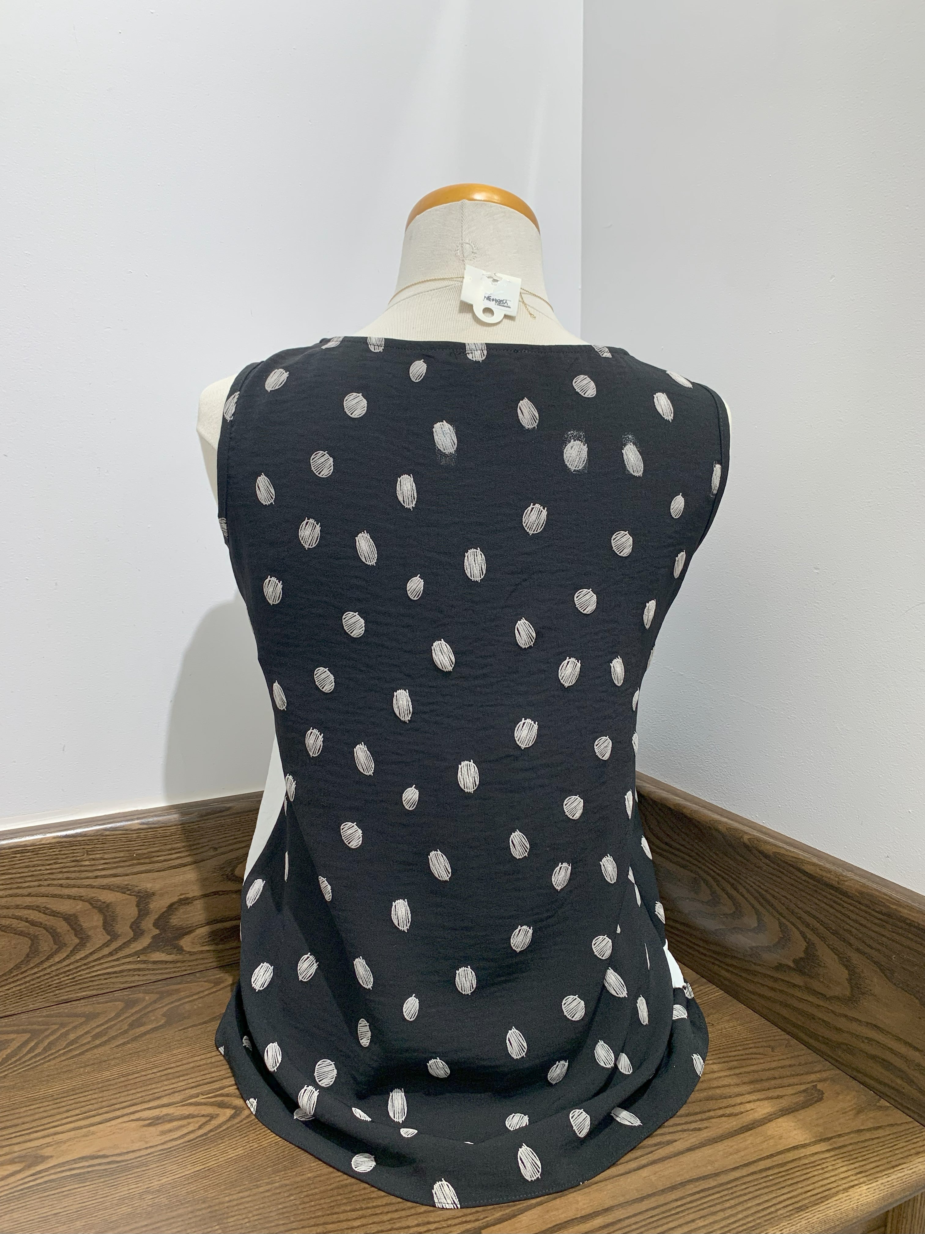 Black and white sleeveless top, polka dot and solid pattern, by Dévia #S421T