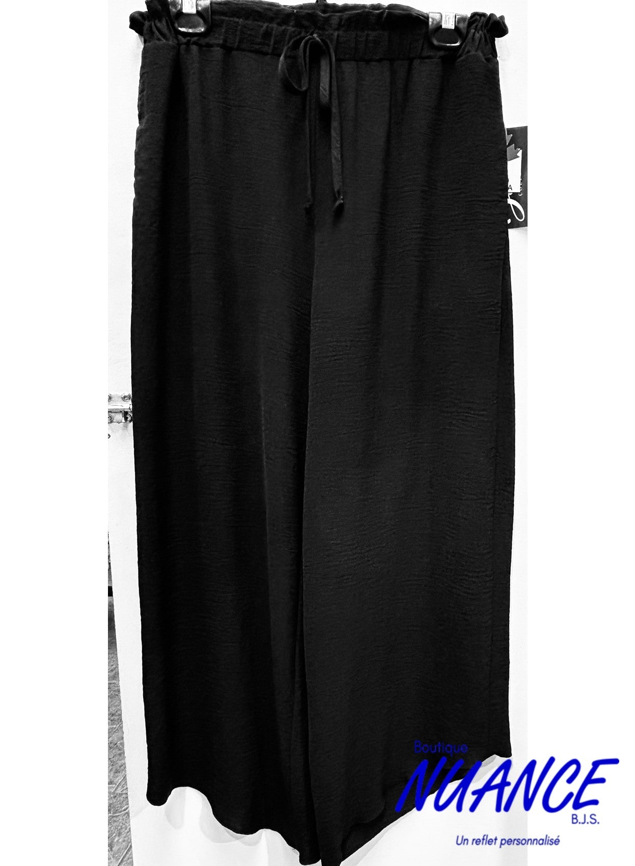 Noir Élégant en Biseau - Le Pantalon Dévia #D512P