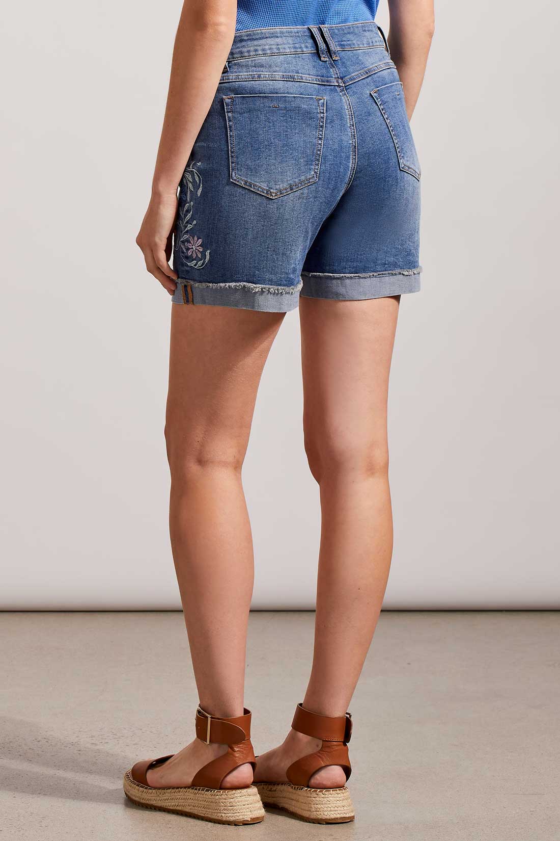 Denim-colored denim shorts with embroidery signed Tribal # 7760O 2020 2284