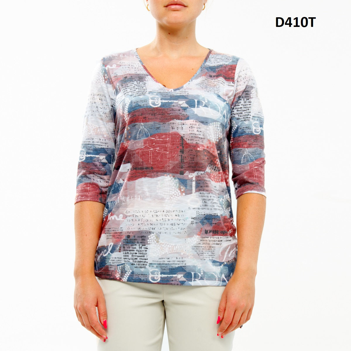 Beau Chandail imprimé de la collection Dévia avec col en rond et manche 3/4, il s'agence facilement avec un pantalon uni.