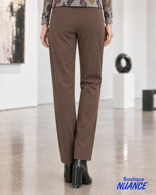 Pantalon à enfiler à jambe droite et poches appliquées – SoftWorks #105103