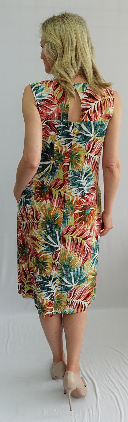 Robe sans manches à motifs tropicaux, col en V, ouverture au dos, par Softworks #207226