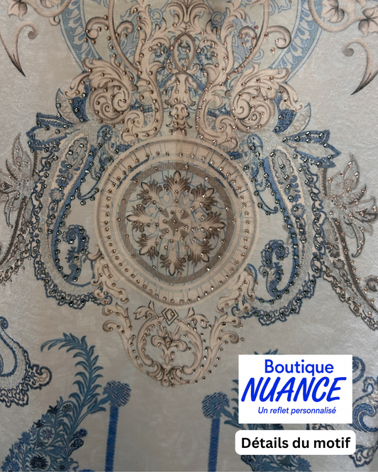 Haut à imprimé ornemental raffiné et nuances de bleu lumineux – Beta’s Choice #220155