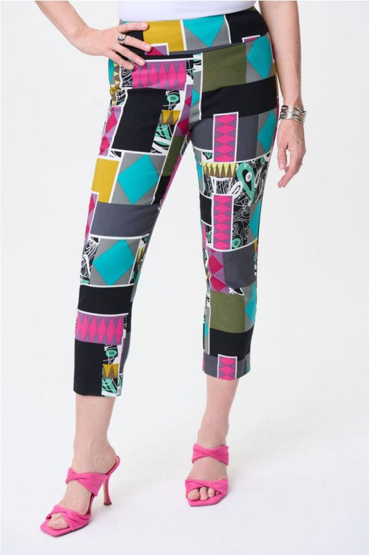 Soyez prête à célébrer le style avec ce pantalon Joseph Ribkoff qui respire la confiance et l'amusement ! Vous adorerez ses détails lumineux et ludiques en patchwork ainsi que sa silhouette droite. Associez-le à votre haut ou t-shirt préféré pour équilibrer le motif ludique.