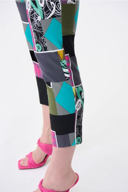 Soyez prête à célébrer le style avec ce pantalon Joseph Ribkoff qui respire la confiance et l'amusement ! Vous adorerez ses détails lumineux et ludiques en patchwork ainsi que sa silhouette droite. Associez-le à votre haut ou t-shirt préféré pour équilibrer le motif ludique.