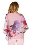 La robe à superposition florale de Frank Lyman est un ensemble alliant élégance et confort, conçu à la perfection avec une coupe confortable et une doublure en jersey.