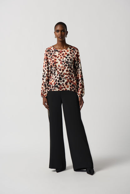 Haut asymétrique à imprimé animal en satin de Joseph Ribkoff #234041