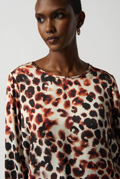 Haut asymétrique à imprimé animal en satin de Joseph Ribkoff #234041
