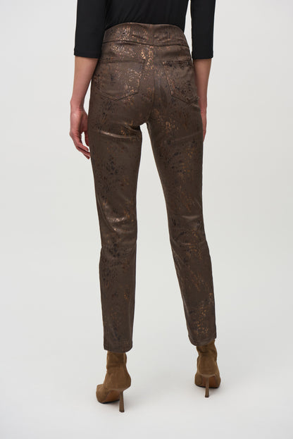 Pantalon ajusté classique en denim à imprimé animal métallisé, par Joseph Ribkoff #244945