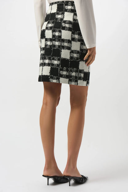 Carreaux d’Élégance : La Jupe Jacquard Joseph Ribkoff #253146