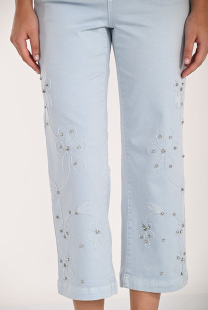 Straight-leg jeans with a slightly flared leg and floral embroidery – Frank Lyman #261613