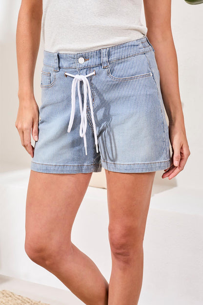 Short Audrey en denim rayé bleu et blanc à cordon de serrage – Tribal #6122O-5433