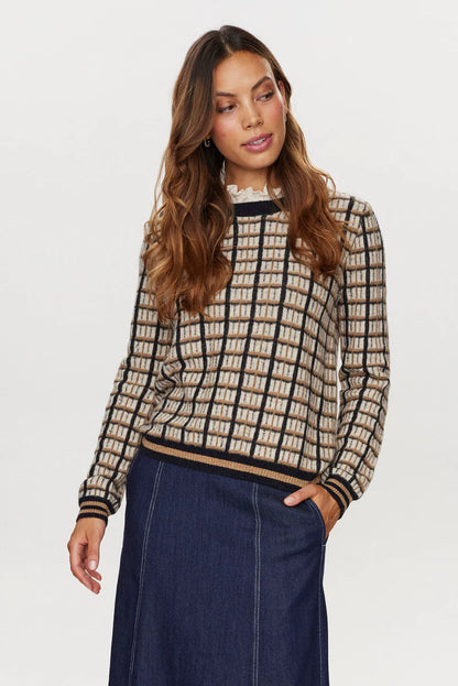 Checkered sweater with round neck and solid-color cuffs, by Nũmph #704711