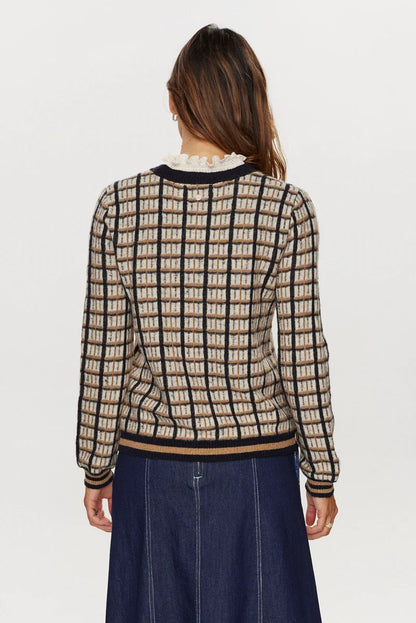 Checkered sweater with round neck and solid-color cuffs, by Nũmph #704711