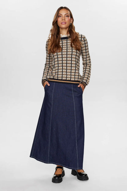 Checkered sweater with round neck and solid-color cuffs, by Nũmph #704711