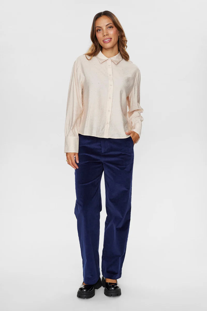 Plain shirt with a few scattered threads of different colors, by Nũmph #704877