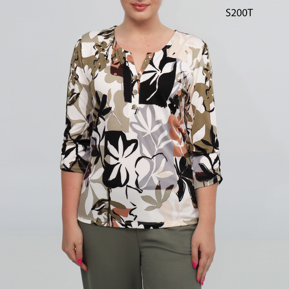 Blouse with three-quarter sleeves and round neck with V opening and button placket by Dévia #S200T