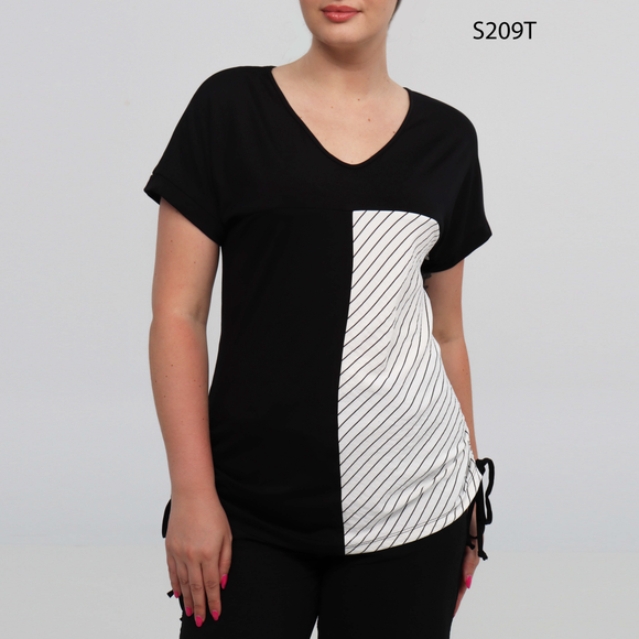Black and white short-sleeved V-neck sweater by Dévia #S209T
