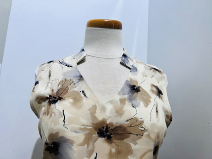 Beige sleeveless top with floral print, by Dévia #S370T