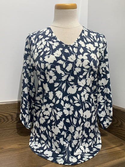 White abstract pattern V-neck top by Dévia #S408T