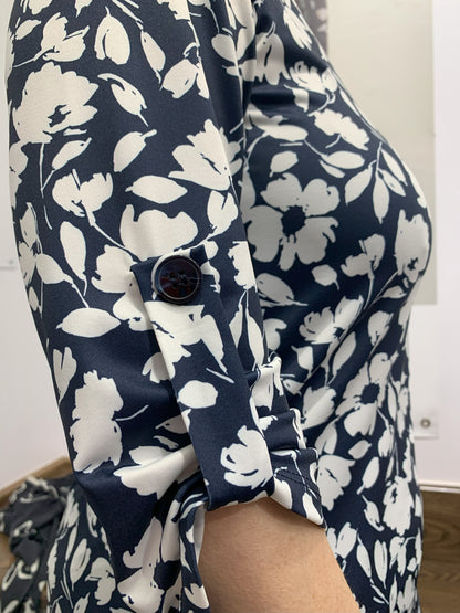 White abstract pattern V-neck top by Dévia #S408T