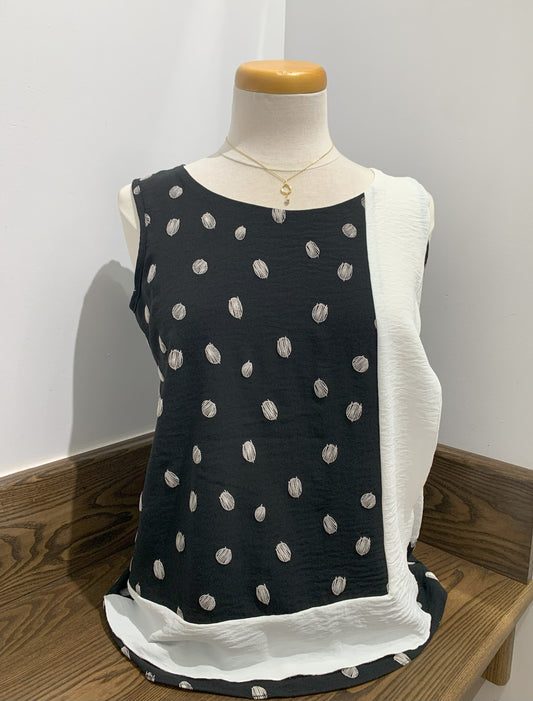 Black and white sleeveless top, polka dot and solid pattern, by Dévia #S421T