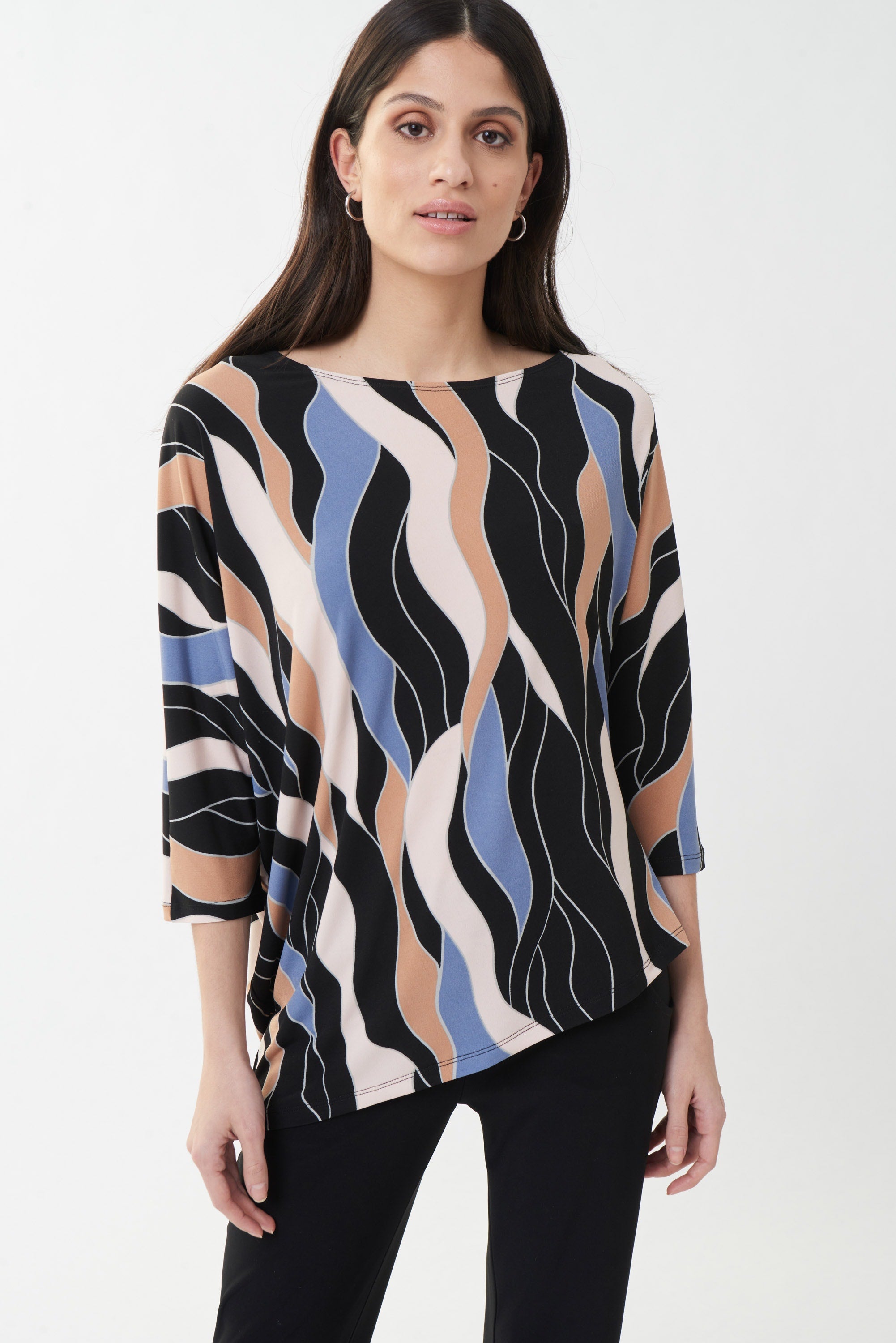 MAGNIFIQUE CHANDAIL AUX COULEUR DOUCE DE BLEU POUDRE,BEIGE BLANC ET DE NOIR...A PORTER AVEC UN MAGNIFIQUE PANTALON OU UNE JUPE NOIR..FABRIQUÉ AU CANADA PAR JOSEPH RIBKOFF