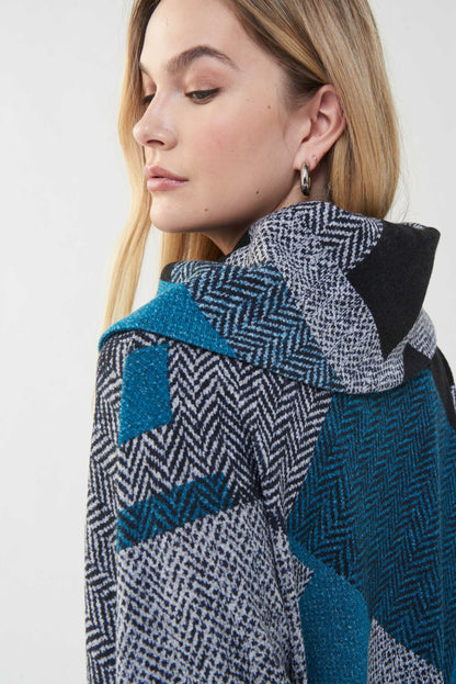 superbe chandail  imprimer dans les tons de noir,bleu sarcelle,et de gris pale...coupe décontracté. un grand col et ses belles poches avant donne un super look a ce chandail. Signé Joseph Ribkoff