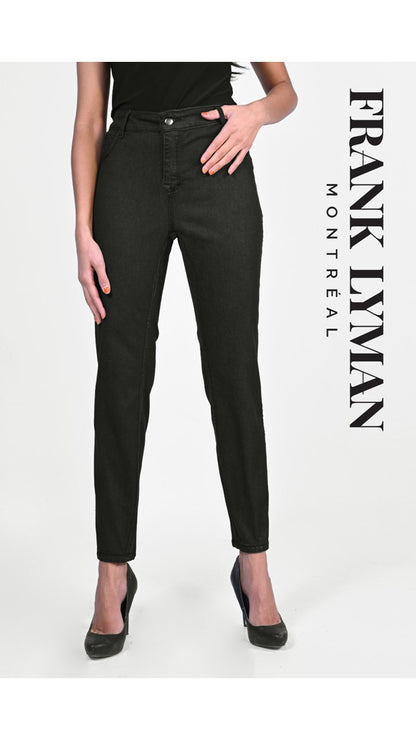 SUPERBE JEANS FRANK LYMAN ,DANS LES TONS DE NOIR,BEIGE ET BRUN.IMPRIMÉ STYLE REPTILE. CE JEANS EST RÉVERSIBLE EN NOIR, CE QUI EN FAIT 2 PANTALONS POUR LE PRIX DE 1!! SON CONFORT ABSOLUT EN FAIT LE JEANS PRÉFÉRÉ DES FEMMES...