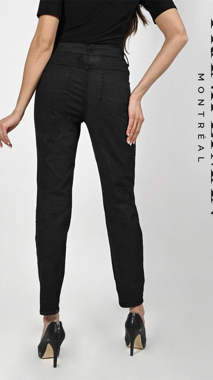 SUPERBE JEANS FRANK LYMAN ,DANS LES TONS DE NOIR,BEIGE ET BRUN.IMPRIMÉ STYLE REPTILE. CE JEANS EST RÉVERSIBLE EN NOIR, CE QUI EN FAIT 2 PANTALONS POUR LE PRIX DE 1!! SON CONFORT ABSOLUT EN FAIT LE JEANS PRÉFÉRÉ DES FEMMES...