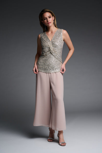 Magnifique camisole a Payette...parfait pour les soirées chics, noces ou même pour vos partys! peux se porter autant avec un pantalon chic, un palazzo ou un jeans..Signé Joseph Ribkoff