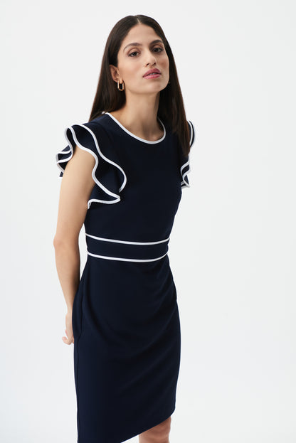 Robe de Joseph Ribkoff au look élégant, avec des manches à volants et une ceinture qui inspire le luxe. Une robe a un col rond et coupe courte elle transmet une belle silhouette féminine.