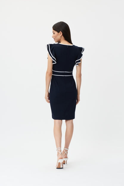 Robe de Joseph Ribkoff au look élégant, avec des manches à volants et une ceinture qui inspire le luxe. Une robe a un col rond et coupe courte elle transmet une belle silhouette féminine.