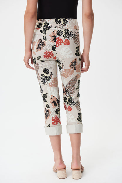 Pantalon original style capri de Joseph Ribkoff imprimé floral et bas avec ourlet léger.