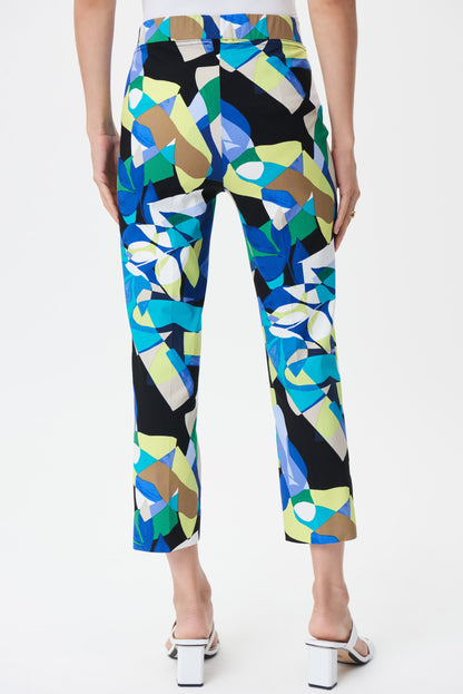 Pantacourt style capri pour femme à imprimé de motif tropicaux de  Joseph Ribkoff. Pantacourt sans poche avec une talle élastique. Fait de 76% Viscose Rayon, 21% Nylon, 3% Spandex