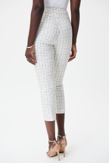 Pantalon blanc imprimé pour femme de Joseph Ribkoff, au style original . Coupe courte, sans poches, taille élastique, Fait de 76% Viscose Rayon, 21% Nylon, 3% Spandex