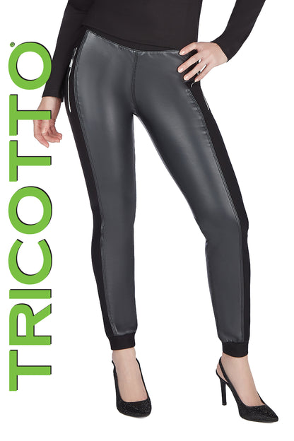 Pantalon de cuirette , avec bande sur le coté de la jambe. Donne un effet amincissant a la jambe. de fausse poche sur les cotés. Pas de Bande dans le bas. Très confortable. Bande élastique a la taille aussi pour un confort et un soutient accru. Fabriqué par TRICOTTO