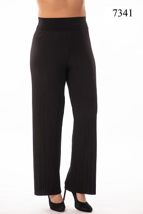 Pantalon style Palazzo..tissus très confortable..tombe droit..fait bien a toute les tailles!
