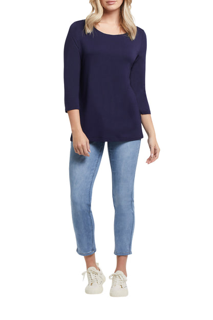 SUPERBE JEANS RÉVERSIBLE A PORTER DES 2 COTÉES POUR 2 LOOKS DIFFÉRENTS..VOUS VOUS AMUSEREZ AVEC SES DIFFÉRENTS MOTIFS. UN COTÉ BLEU PALE UNI ET DE L AUTRE , BLEU AVEC DES COEURS..2 JEANS POUR LE PRIX DE 1 !!! FAIT PAR TRIBAL