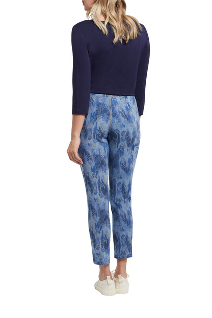 SUPERBE JEANS RÉVERSIBLE A PORTER DES 2 COTÉES POUR 2 LOOKS DIFFÉRENTS..VOUS VOUS AMUSEREZ AVEC SES DIFFÉRENTS MOTIFS. UN COTÉ BLEU PALE UNI ET DE L AUTRE , BLEU AVEC DES COEURS..2 JEANS POUR LE PRIX DE 1 !!! FAIT PAR TRIBAL